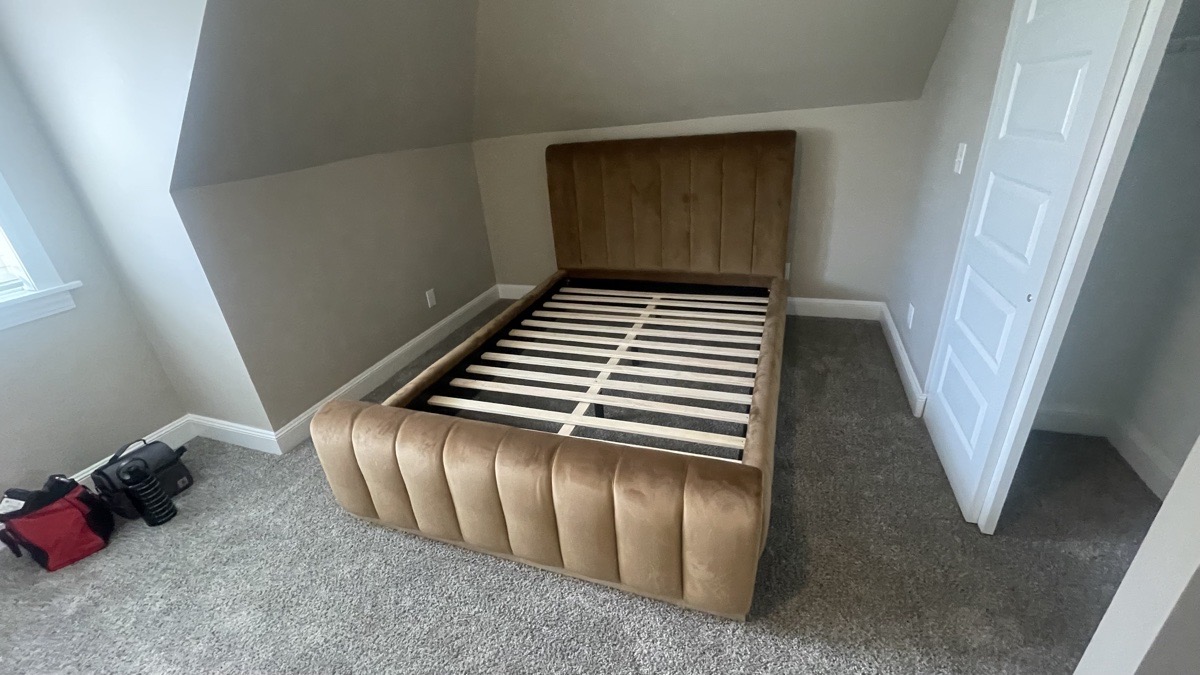 Furniture Assembly — Cartan