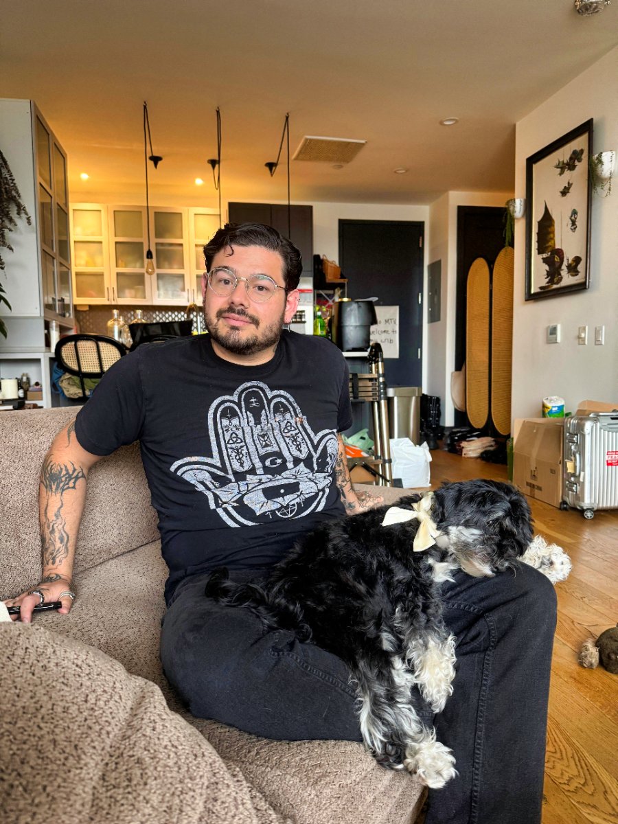 dog sitting — David Santa (Speed Basser)