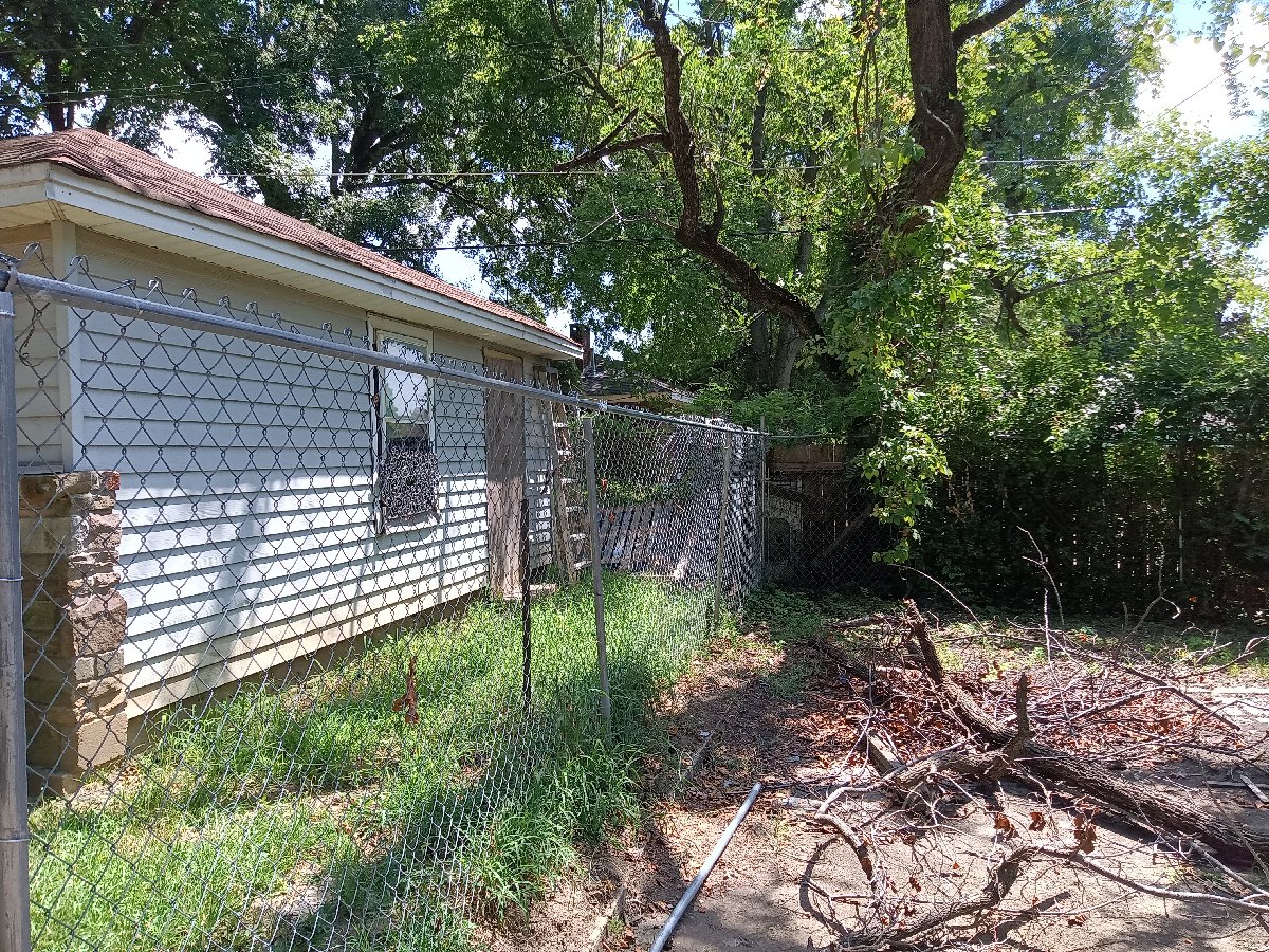Chain link fence repair — James Handyman Services 