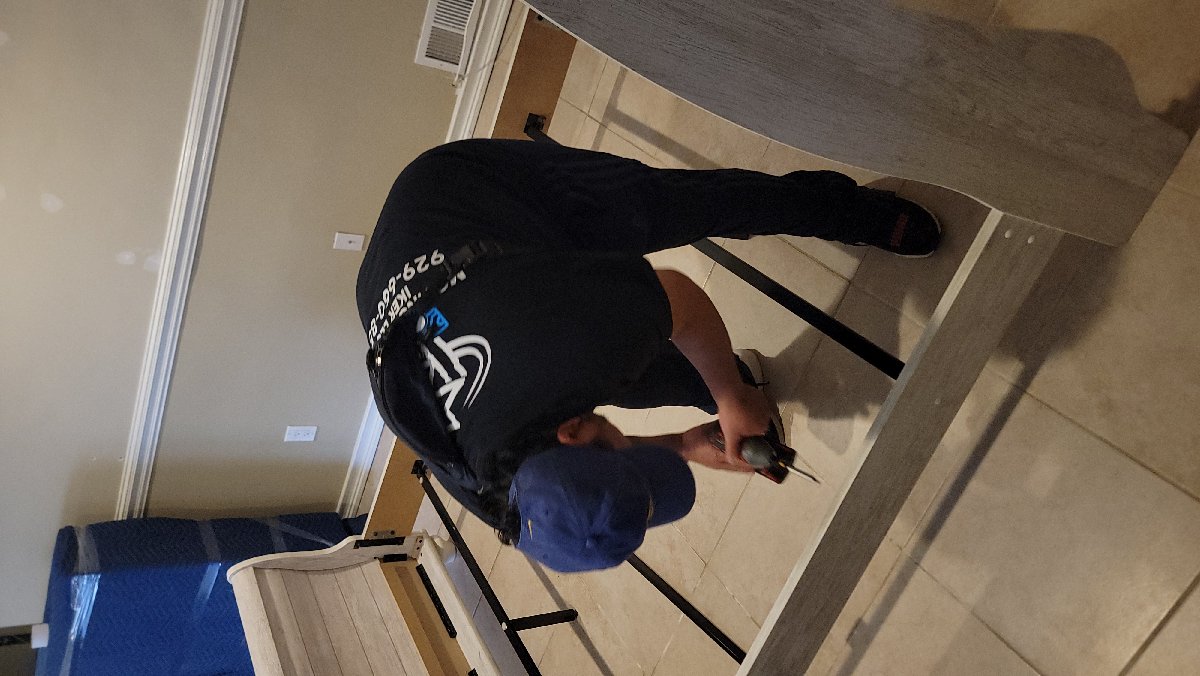 Professional Moving & Furniture Protection — Juan Alberto Santiago