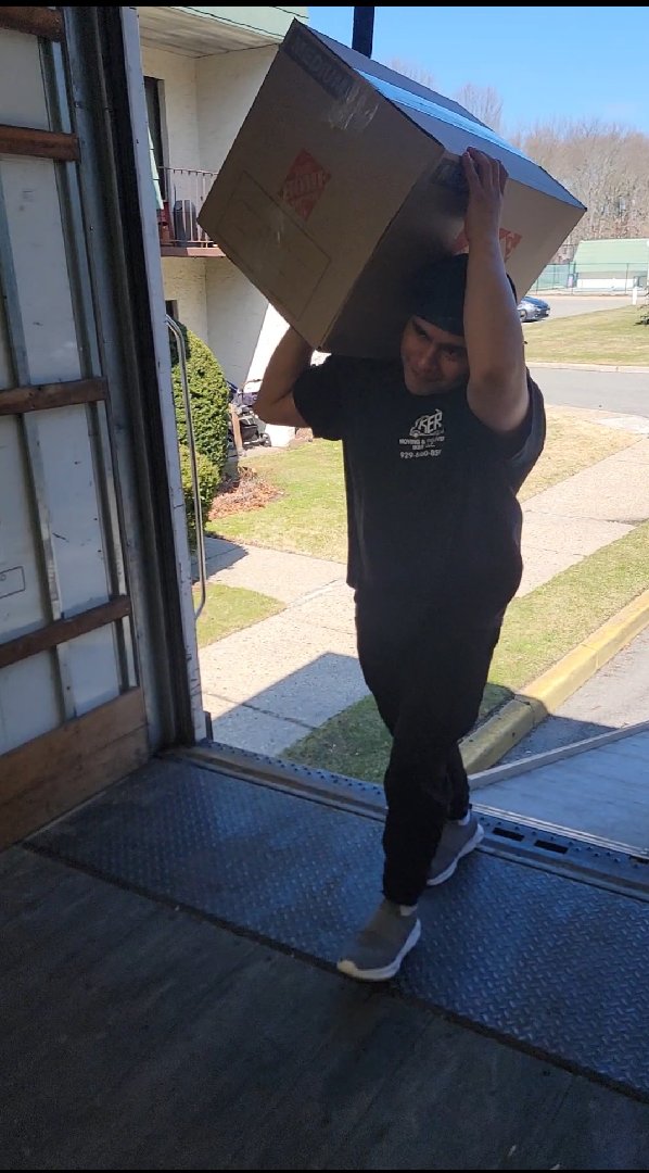 Professional Moving & Furniture Protection — Juan Alberto Santiago