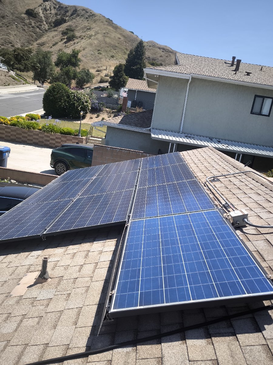Jhon Solar panels clean up. — Cristian González