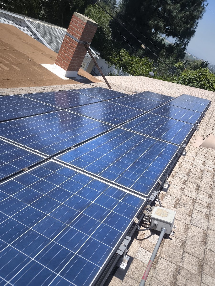 Jhon Solar panels clean up. — Cristian González