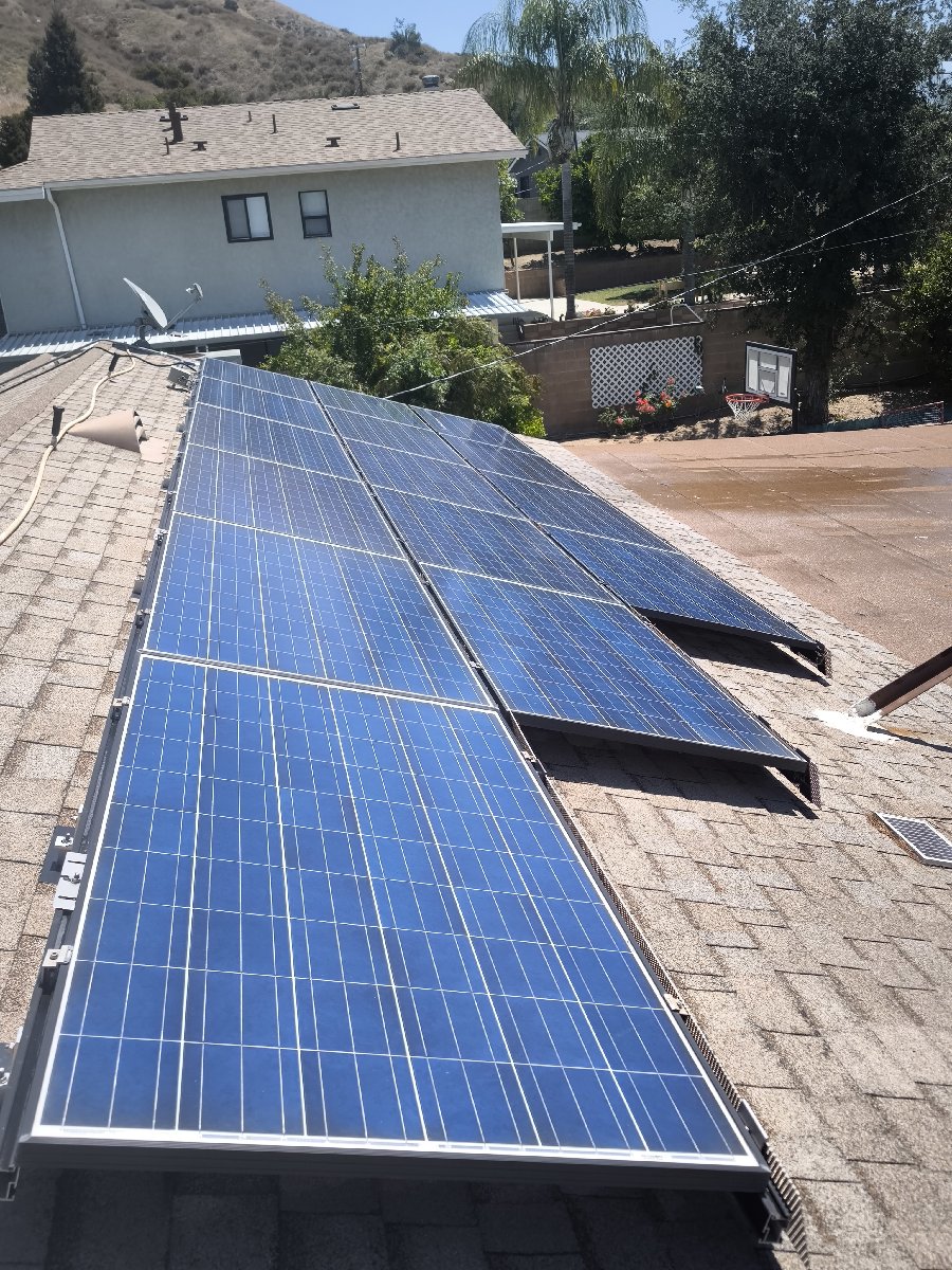 Jhon Solar panels clean up. — Cristian González