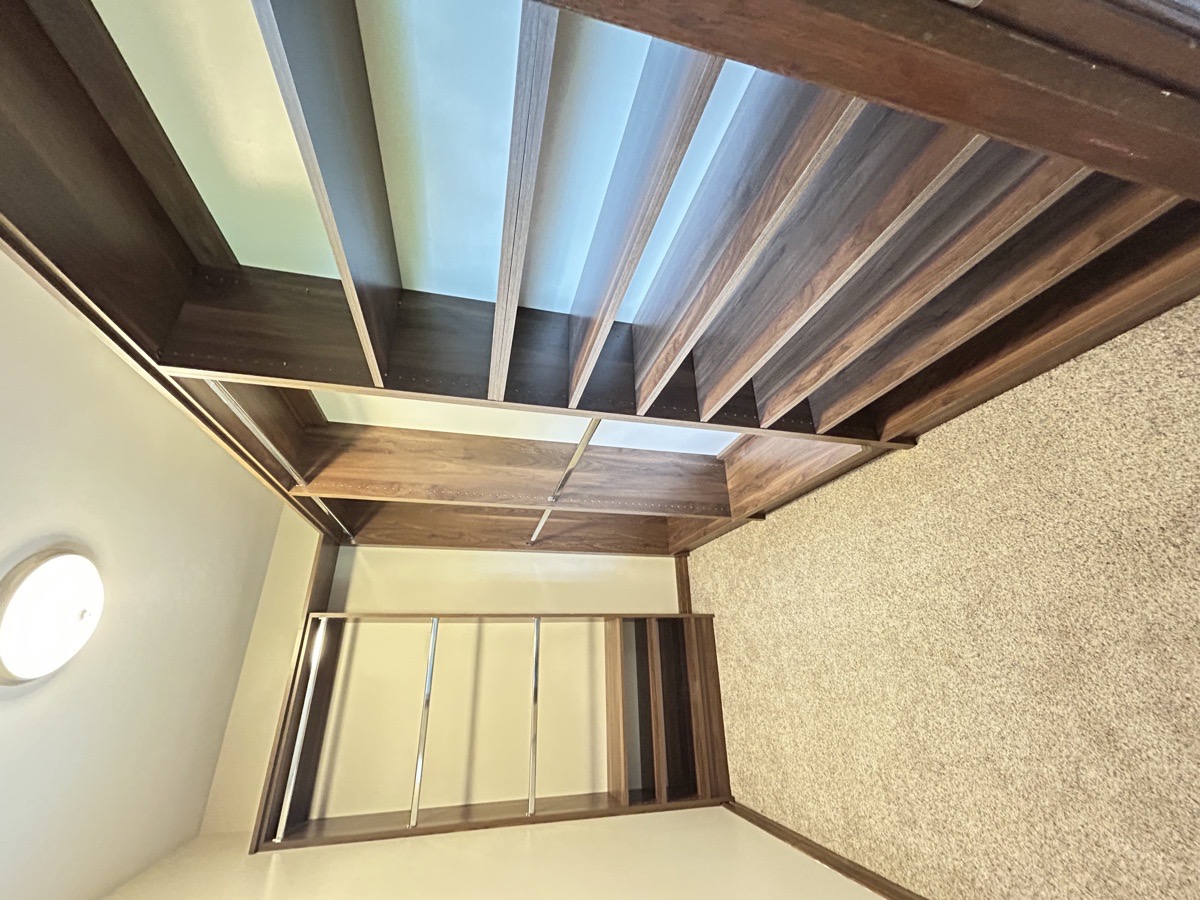 Closet — Thomas Dyste