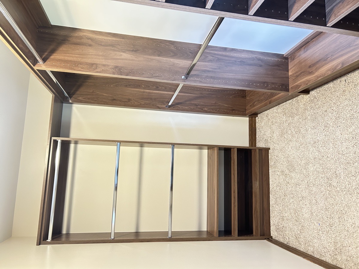 Closet — Thomas Dyste