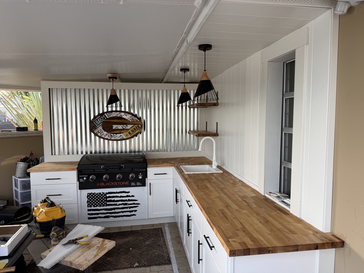 Outdoor kitchen — TA Sunshine Properties