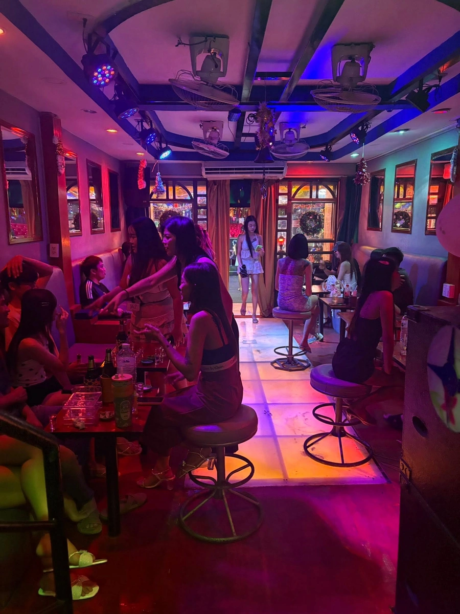 Aom One Stop Bar Pattaya