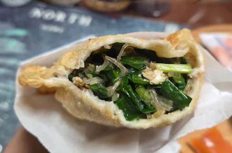 台中豐原小吃推薦！餅爆皇太后現點現做韭菜盒子與高麗菜餅