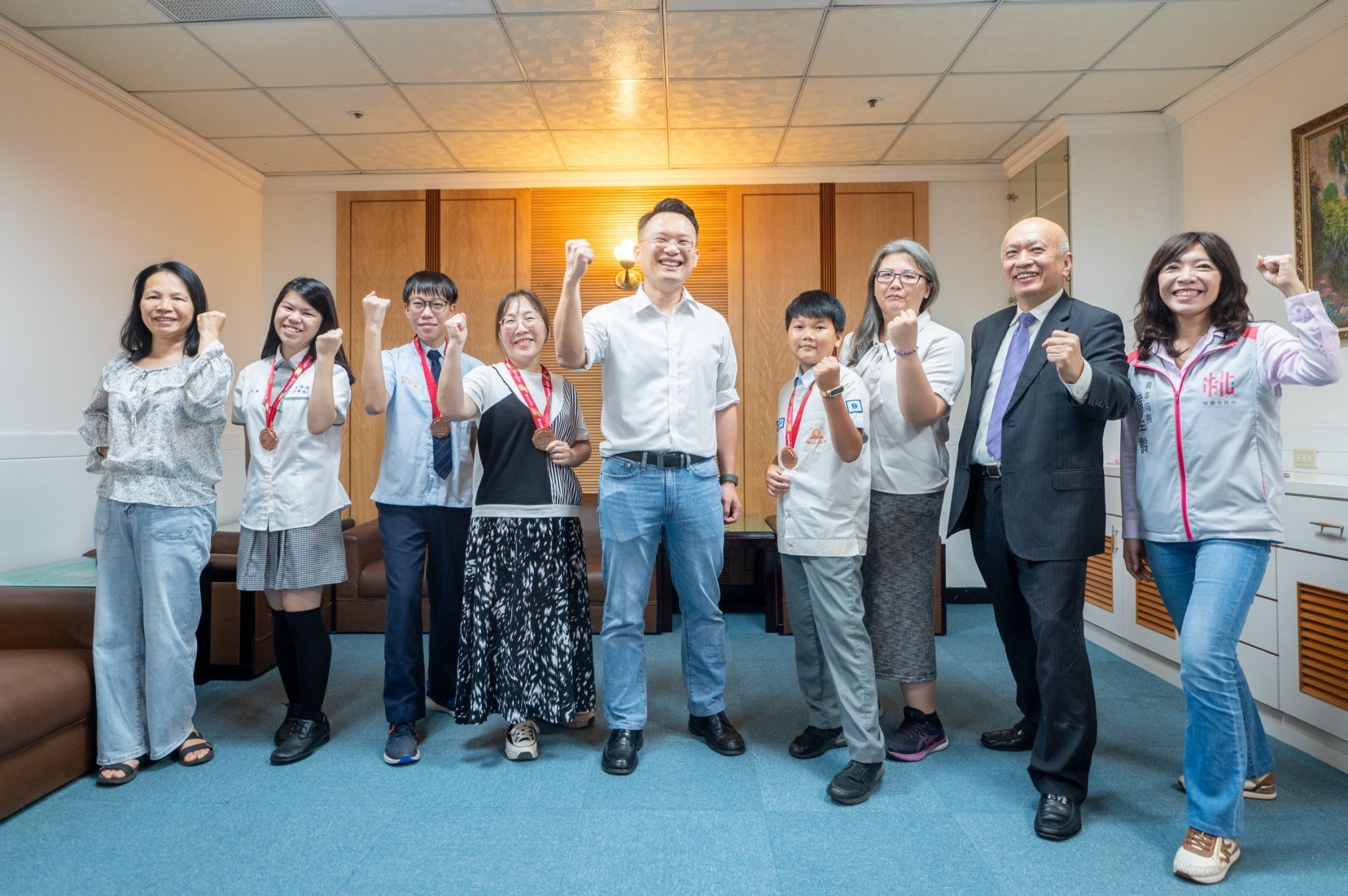 為社會努力付出的桃園學子 獲得台新青少年志工最高榮譽