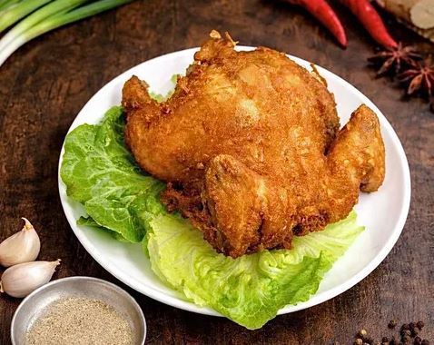 台中西屯美食推薦：皇家炒飯 中科店，霸氣炸全雞結合鍋氣炒飯
