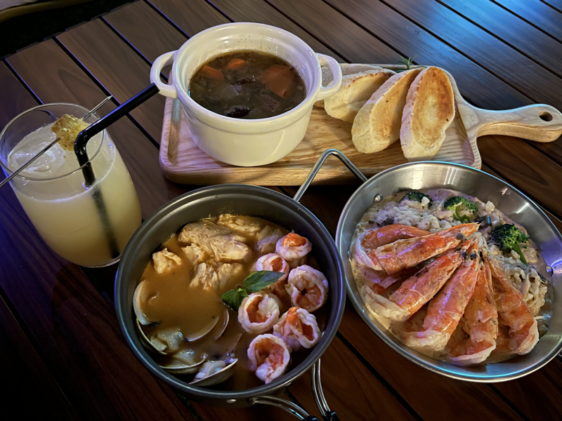 藏身巷弄裡的露營風格餐酒館：宅度假 