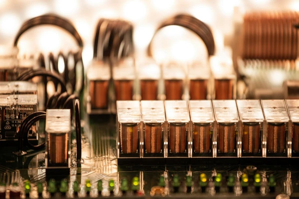 Röle Nedir? Elektrik Devrelerinde Kontrolün Anahtarı