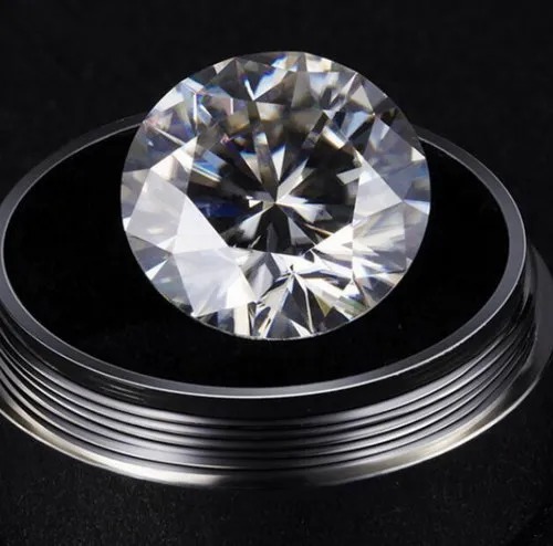 Certified DEF VVS Round Cut Moissanite Diamond