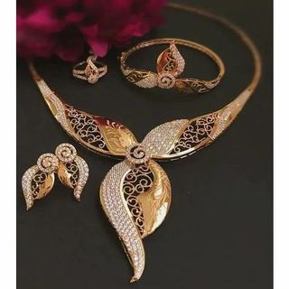 Gold Diamond Necklace Set