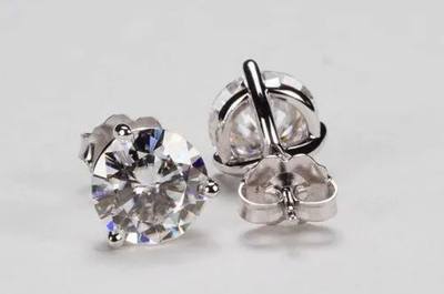 Round Moissanite Studs