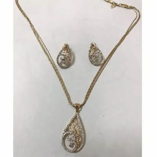 Simple Diamond Pendant Set
