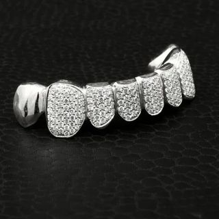 Diamond GriIlz On Teeth