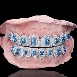 Diamond GriIlz On Teeth