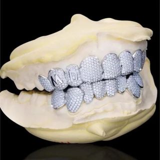 Diamond GriIlz On Teeth
