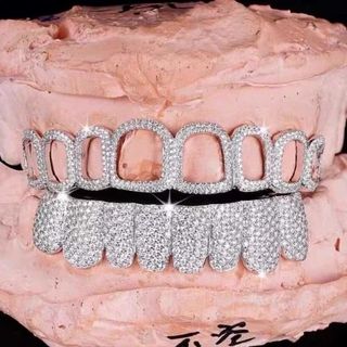 Diamond GriIlz On Teeth