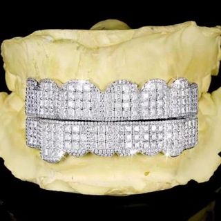Diamond GriIlz On Teeth
