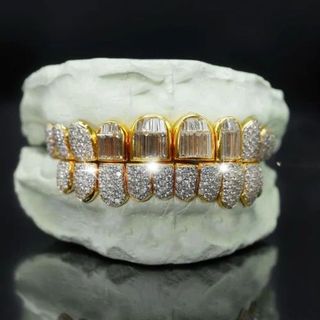 Diamond GriIlz On Teeth
