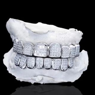 Diamond GriIlz On Teeth