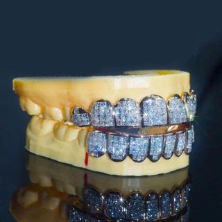 Diamond GriIlz On Teeth