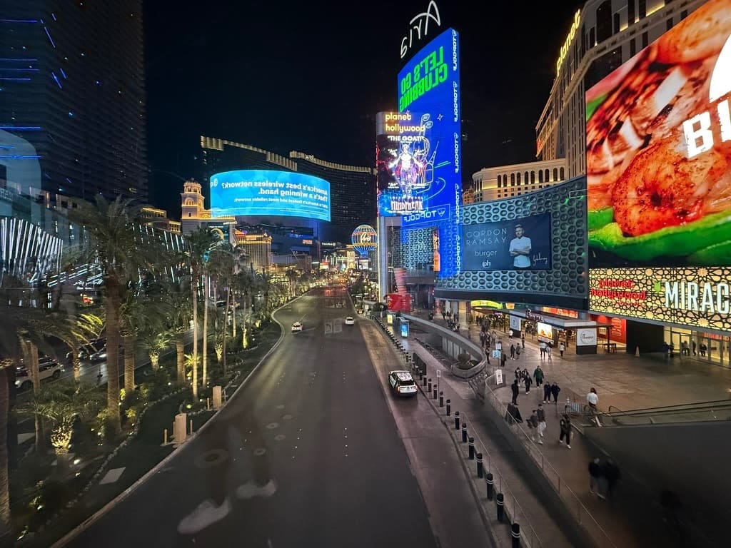 USA - Westküste - Tag 7 in Las Vegas: Spontan Richtung Grand Canyon, Hoover Dam & Monorail-Abenteuer am Abend - 8585069D-A242-4CA7-9BB8-BABBB18C24E8_1_105_c.jpeg - USA -…