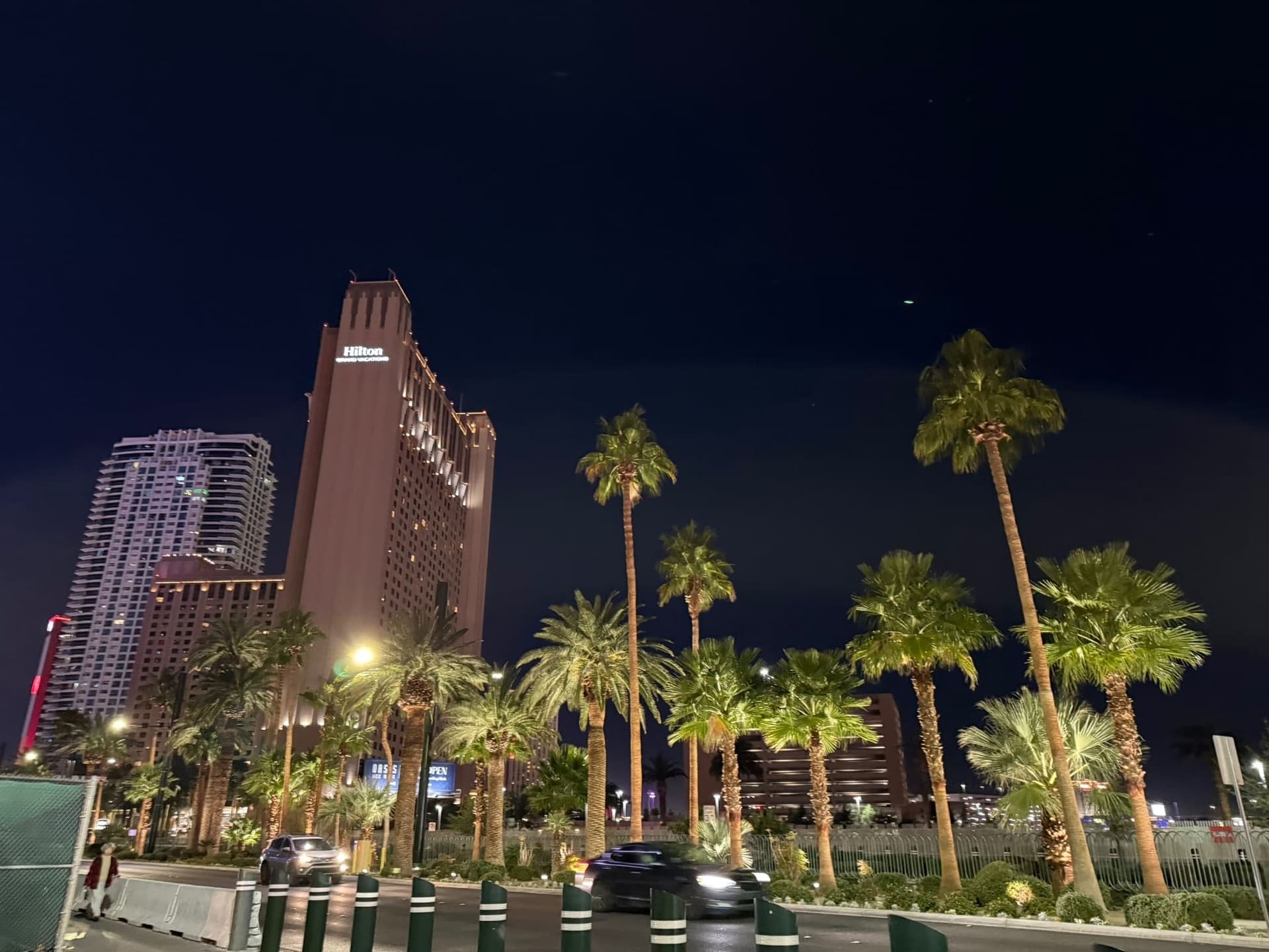 USA - Westküste - Tag 7 in Las Vegas: Spontan Richtung Grand Canyon, Hoover Dam & Monorail-Abenteuer am Abend - 43CAA5E8-A469-40DE-911C-90A350F8774C_1_102_o.jpeg - USA -…