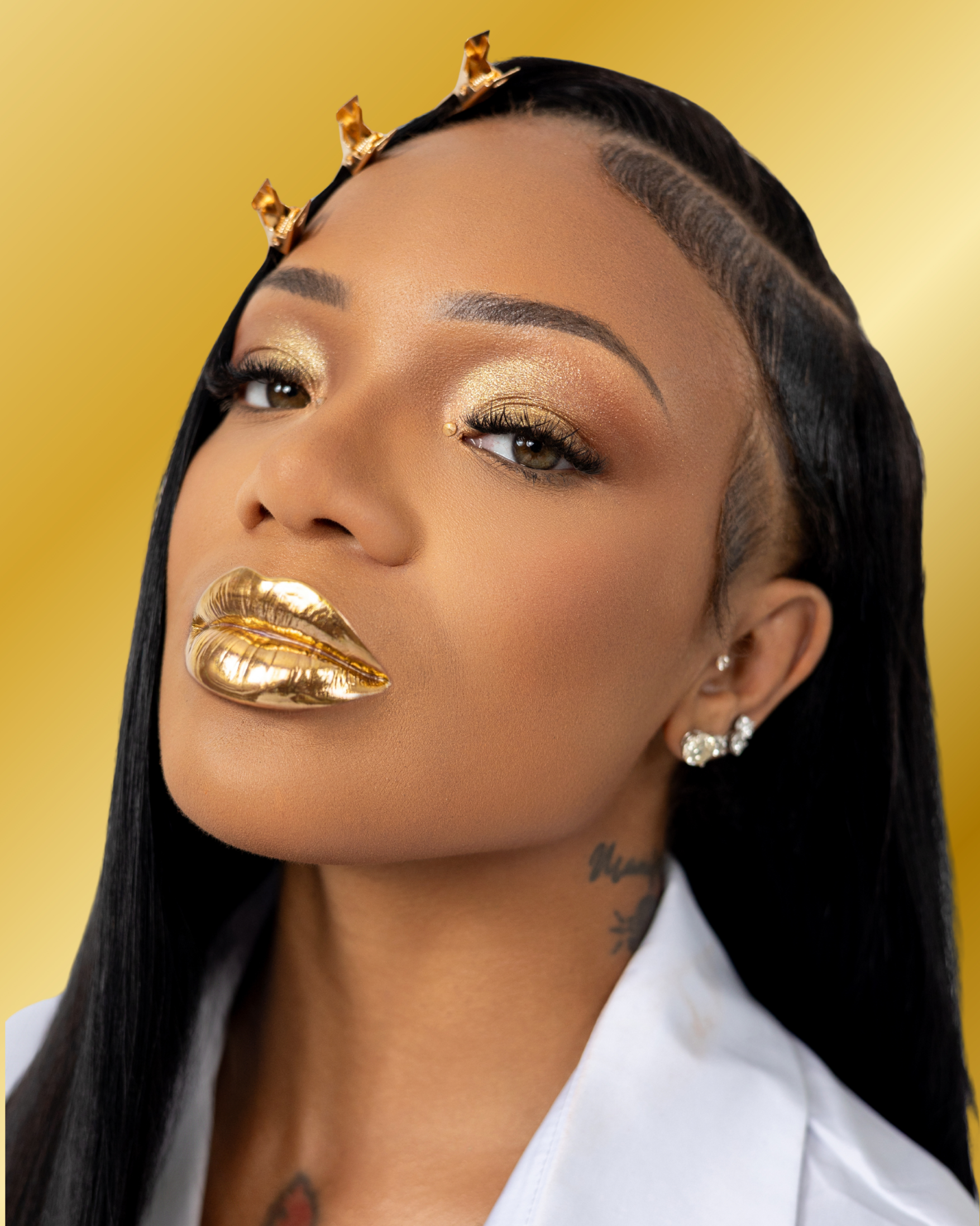 GloRilla wearing gold makeup and jewelry