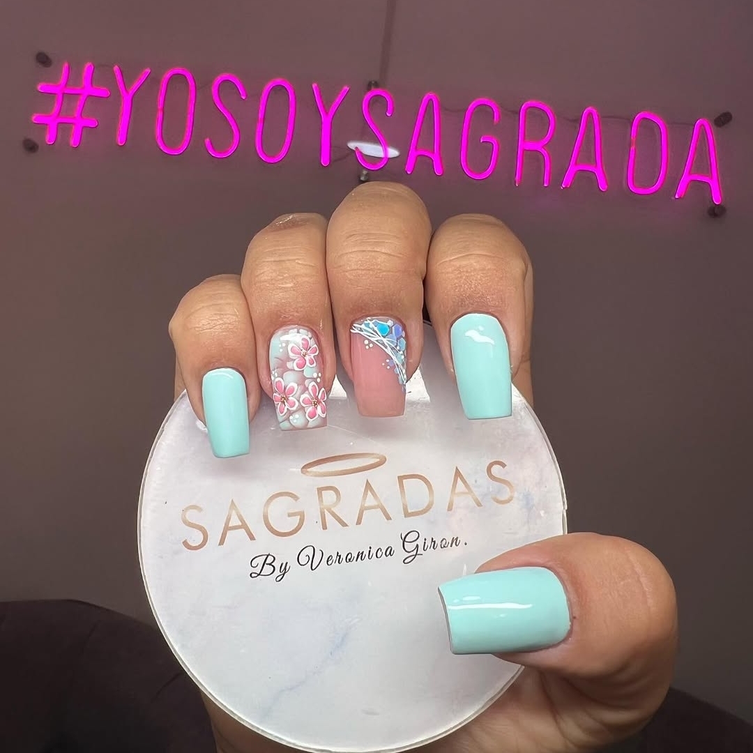 Sagradas By: Verónica Giron