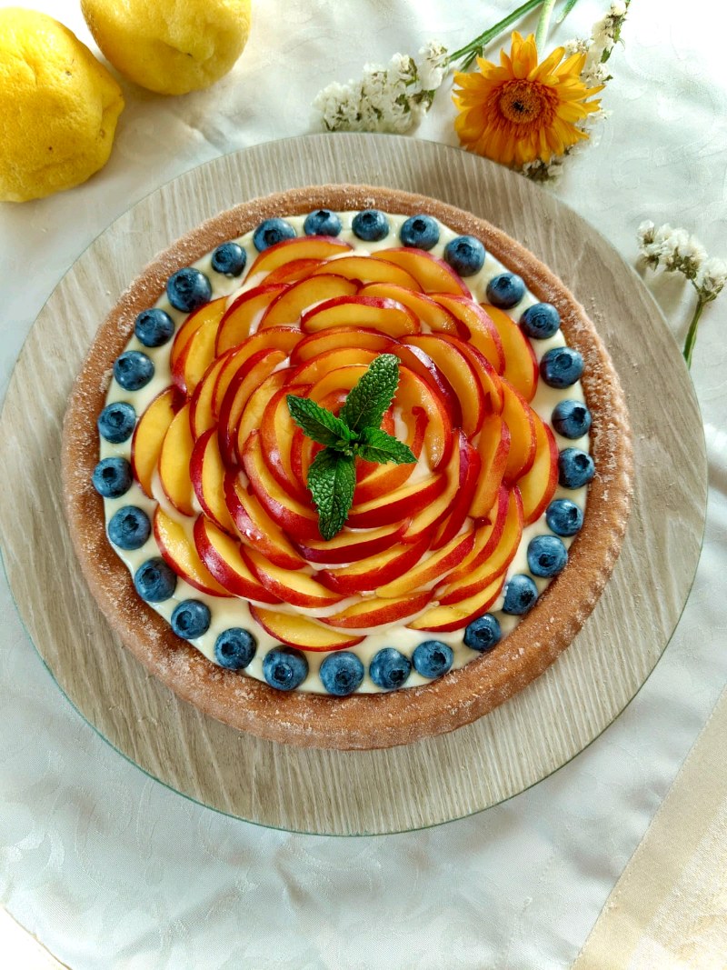 Crostata morbida crema di limone e pesche