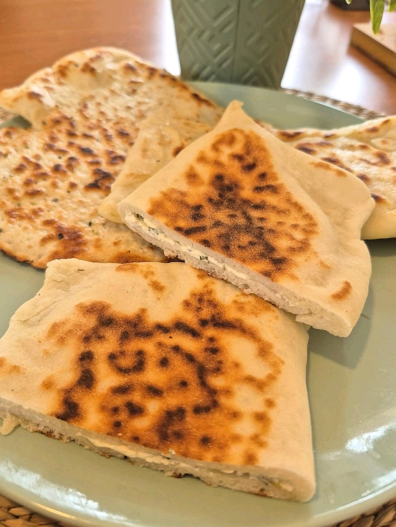 Cheese naan