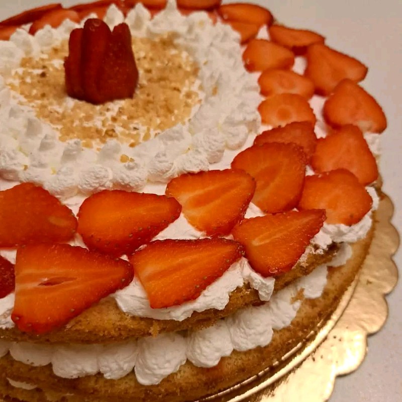 Torta panna e fragole