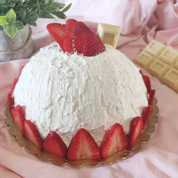 Zuccotto cioccolato bianco e fragole