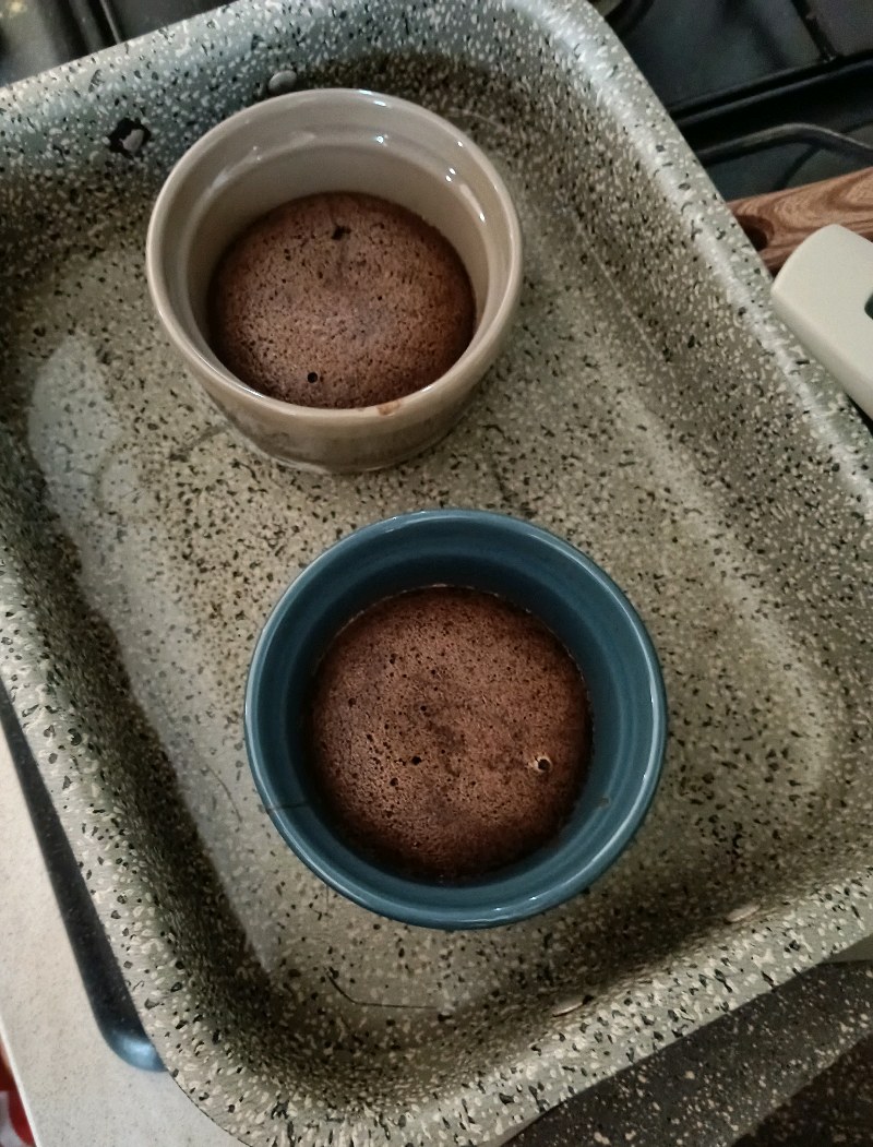 Torta sponge giapponese al cioccolato