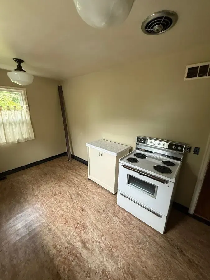 SE Portland Charmer — $270K / $420K ARV - Photo 4