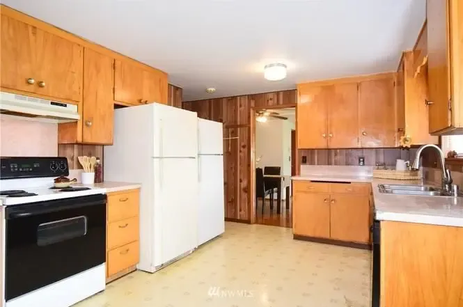 Tacoma Cash-Flowing Rent-by-Room Investment — New Roof, 8 Rented Rooms - Photo 3