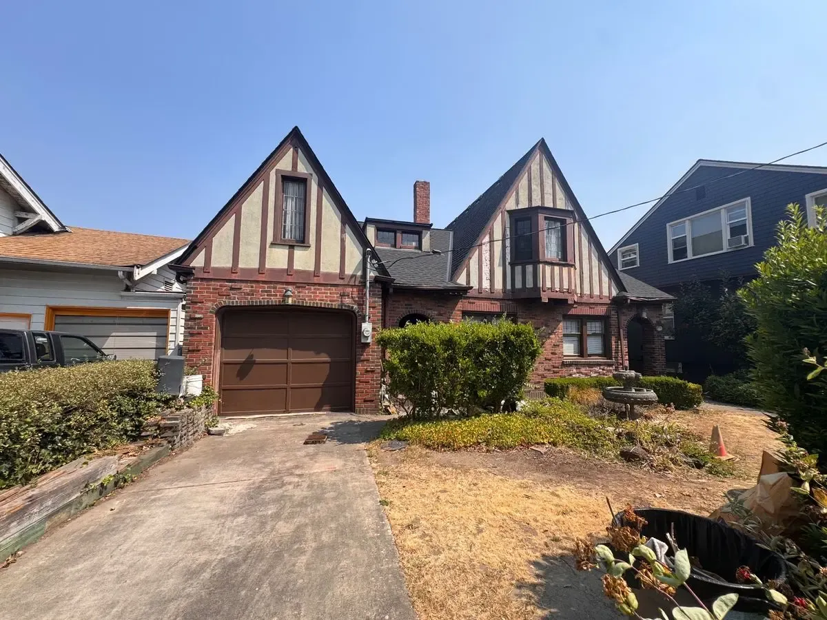 Investment Duplex — Significant Upside Potential - Photo 3