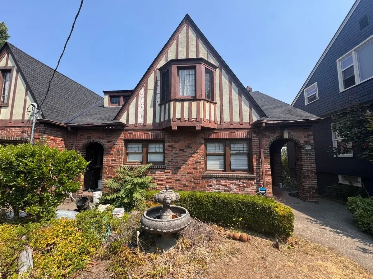Investment Duplex — Significant Upside Potential - Photo 2