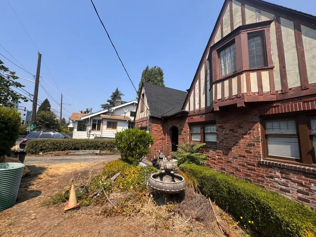 Investment Duplex — Significant Upside Potential - Photo 6