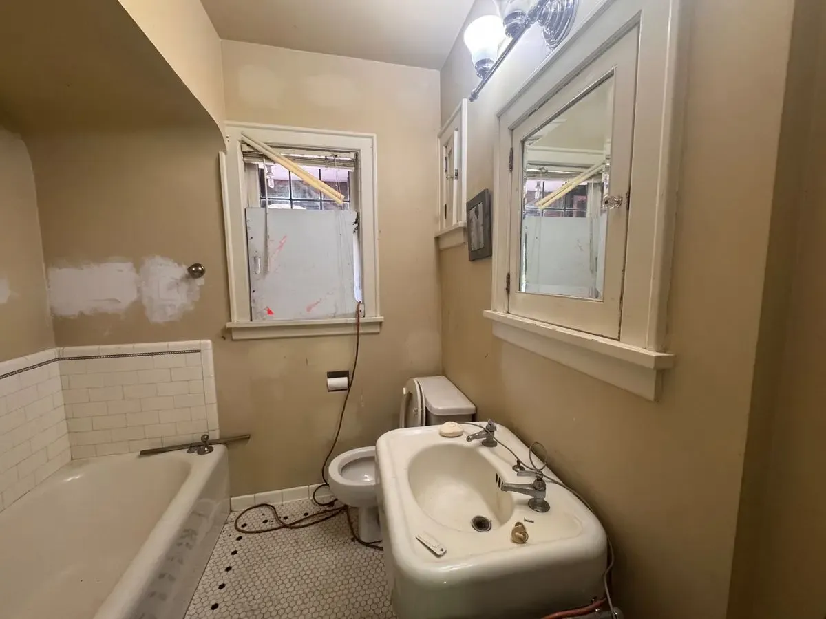 Investment Duplex — Significant Upside Potential - Photo 35