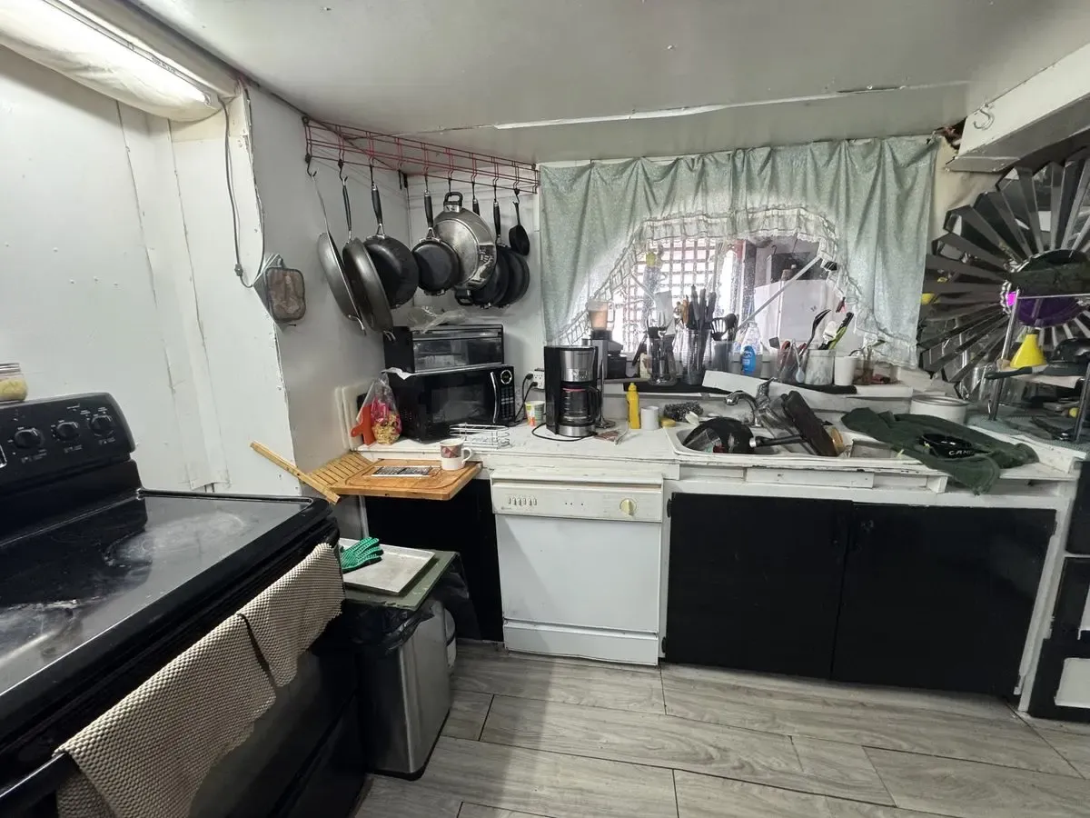 NW Portland Floating Home Fixer 2/1 — $20K / $100K ARV - Photo 12