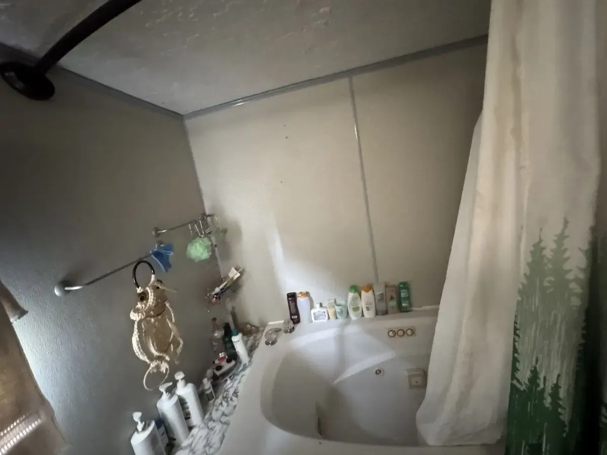NW Portland Floating Home Fixer 2/1 — $20K / $100K ARV - Photo 16