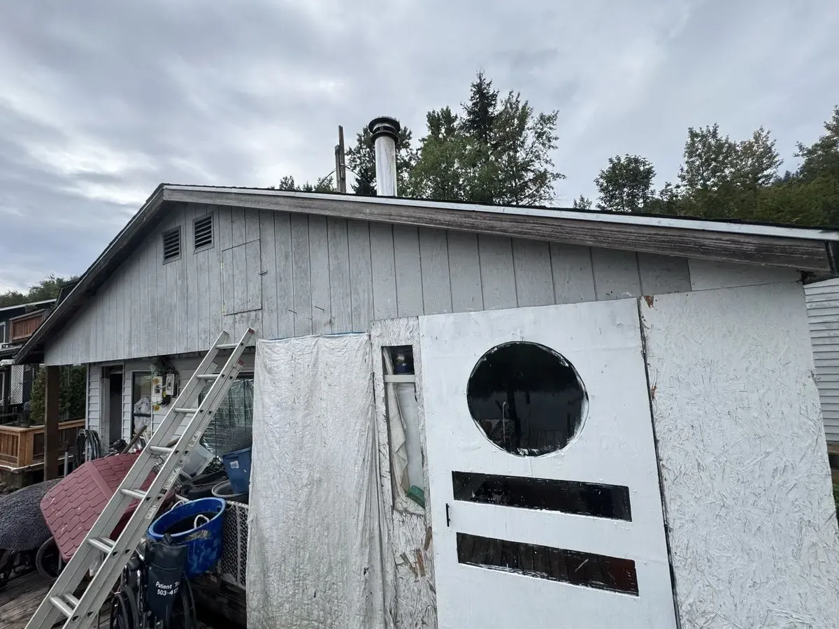 NW Portland Floating Home Fixer 2/1 — $20K / $100K ARV - Photo 5