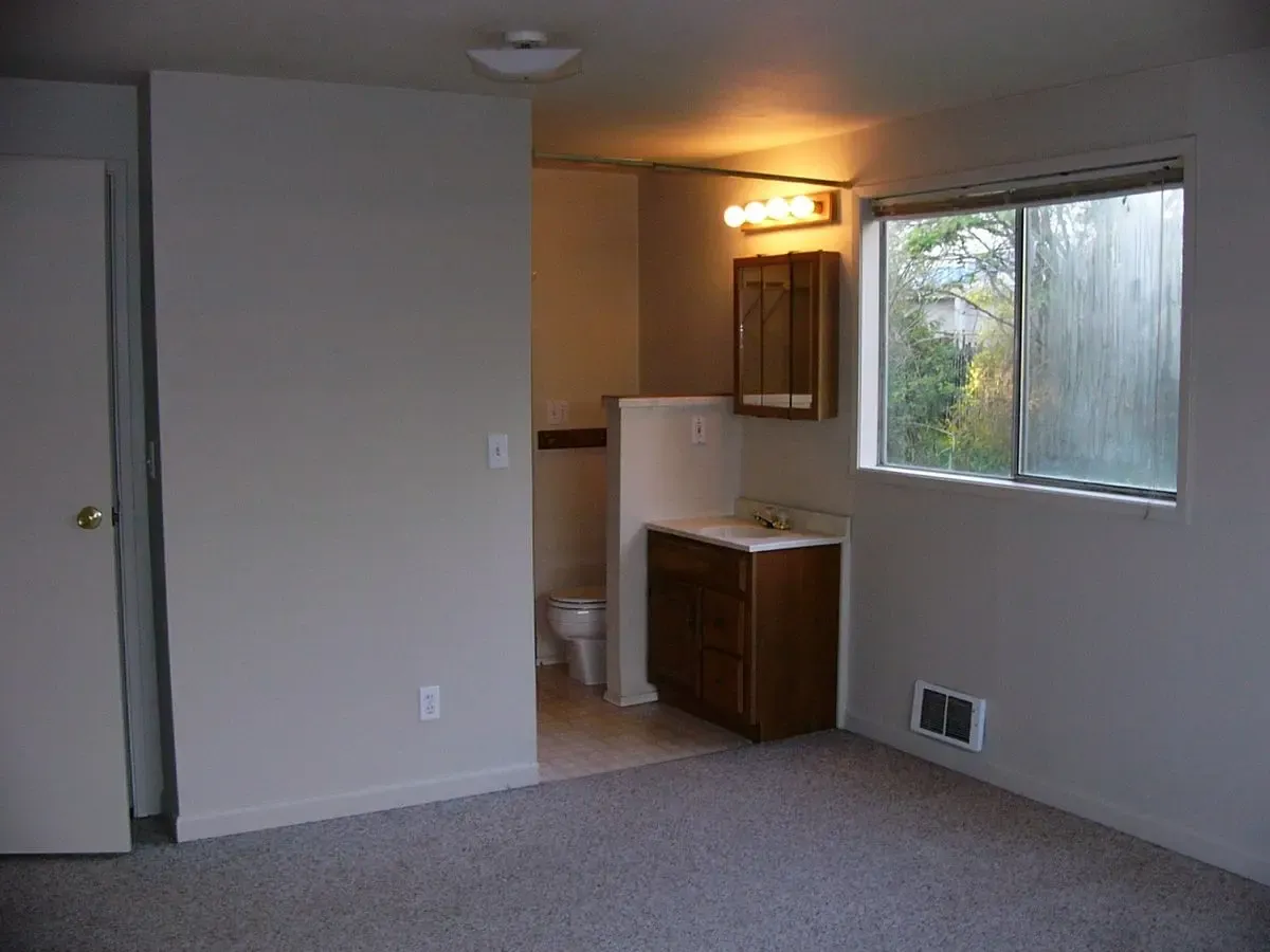 Everett "Rental Monster" — Legal Duplex + ADU, ~$6,900/mo Potential, $995K - Photo 11
