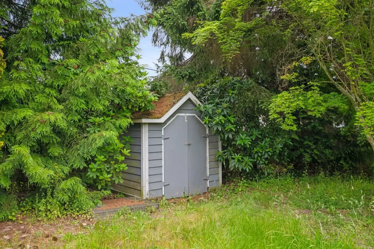Everett Remodel Concept — Solar Panels, Fast Flip - Photo 28