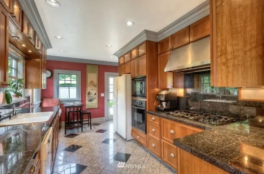 Seattle Queen Anne Opportunity - Photo 12